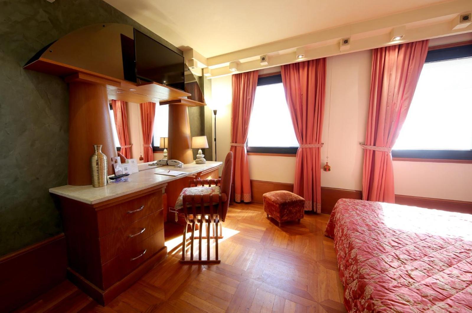 Hr Hotel Monfalcone Exterior foto