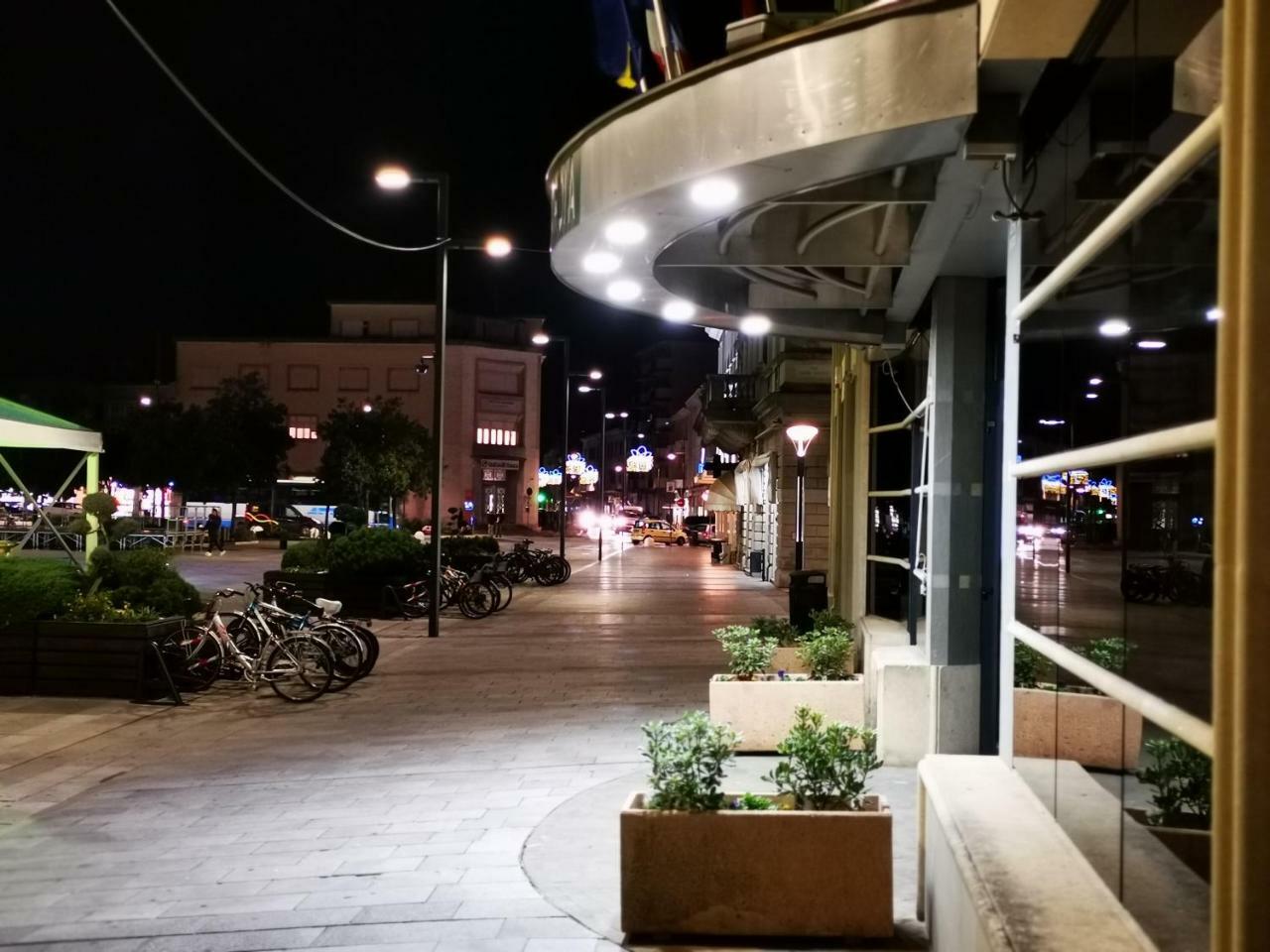 Hr Hotel Monfalcone Exterior foto