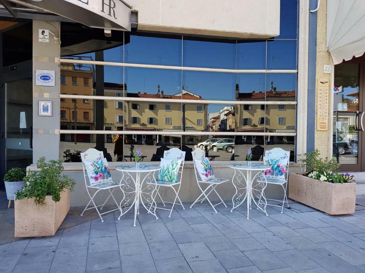 Hr Hotel Monfalcone Exterior foto